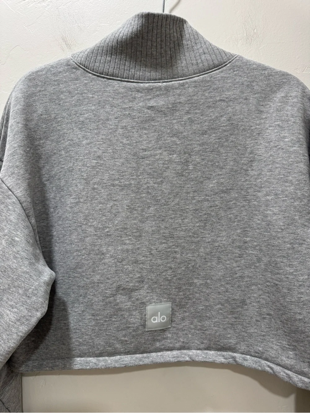 ALO Yoga Cropped Serenity Coverup Sweatshirt Heather Gray Women's Medium